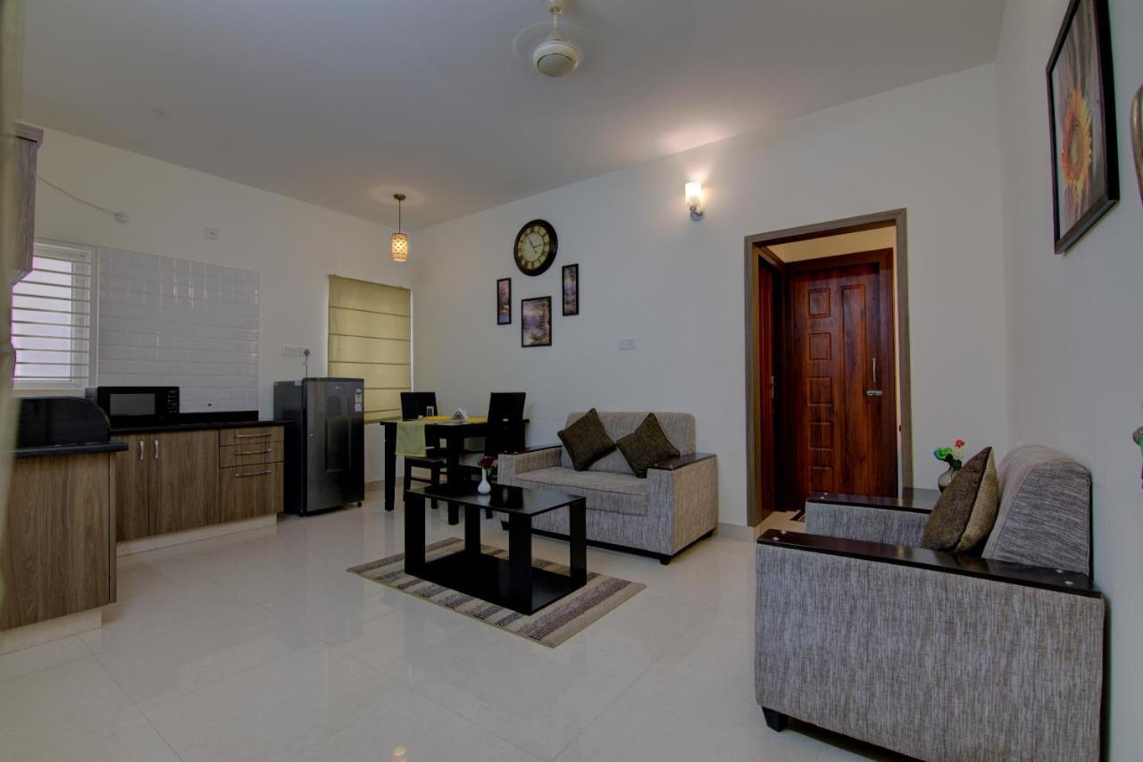 Sunshine Suites Grand Deluxe Bangalore Bagian luar foto