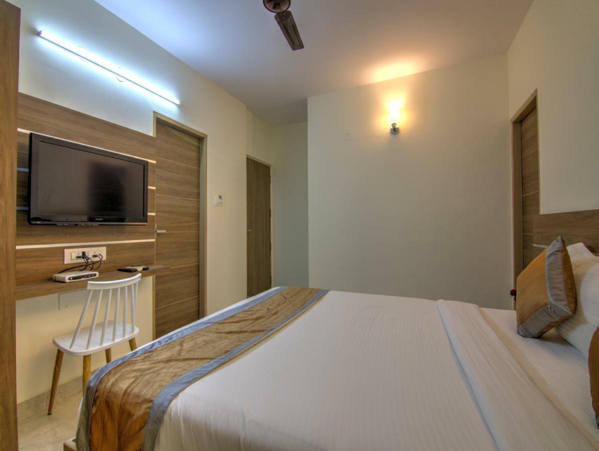 Sunshine Suites Grand Deluxe Bangalore Bagian luar foto