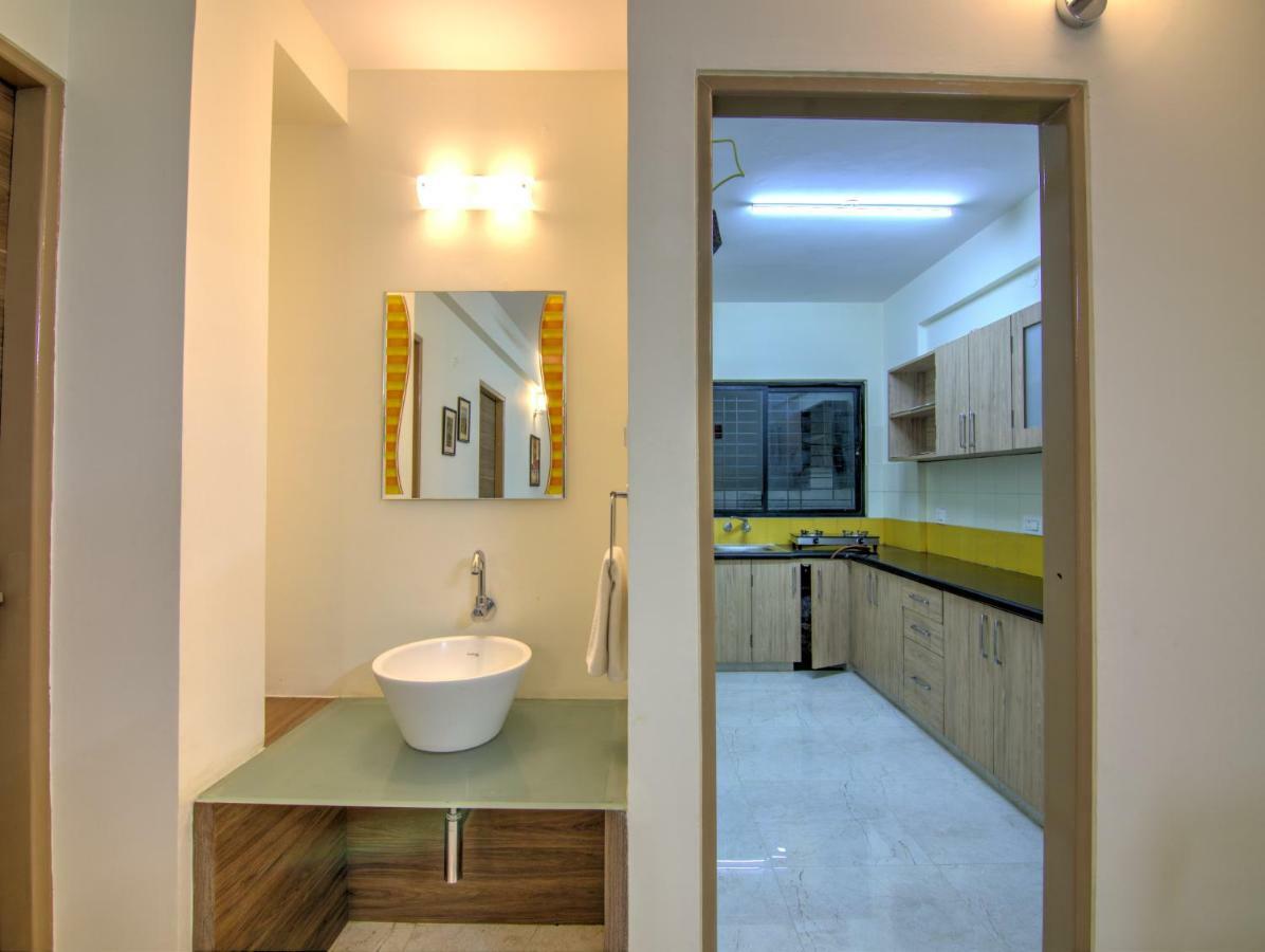 Sunshine Suites Grand Deluxe Bangalore Bagian luar foto